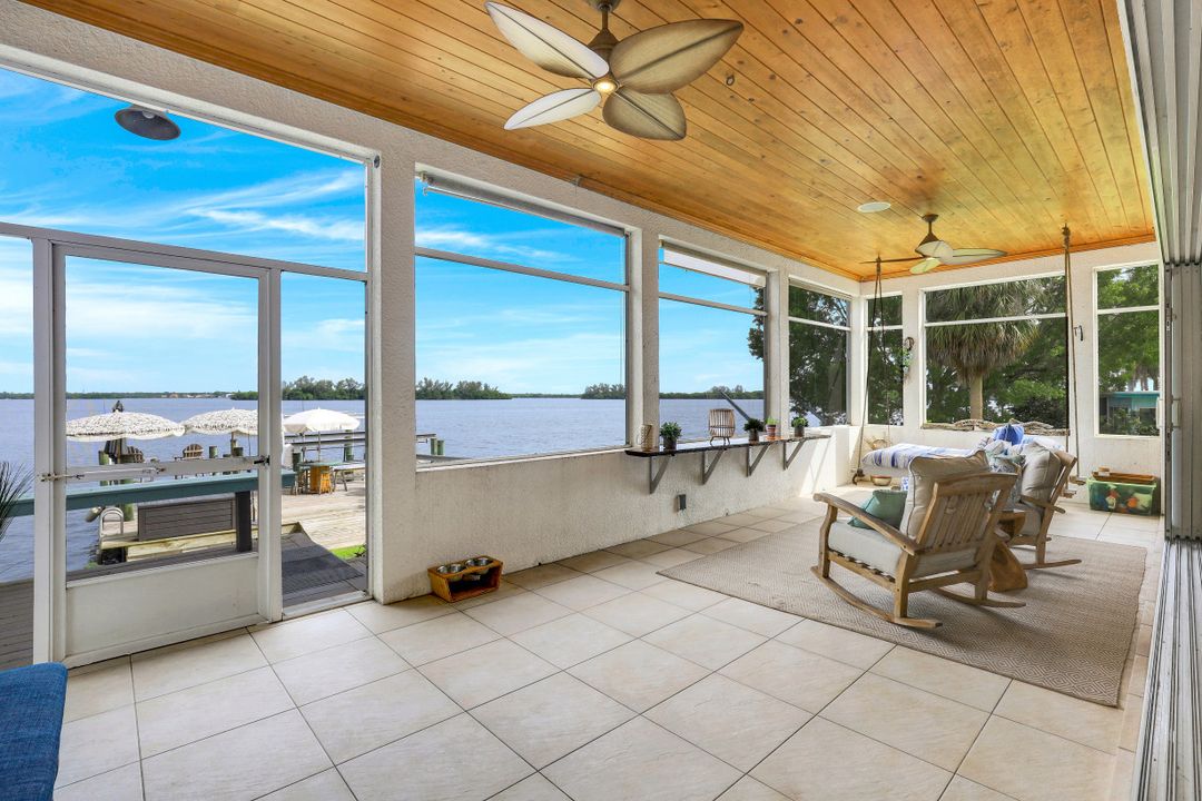 4559 E Riverside Dr, Fort Myers, FL 33905