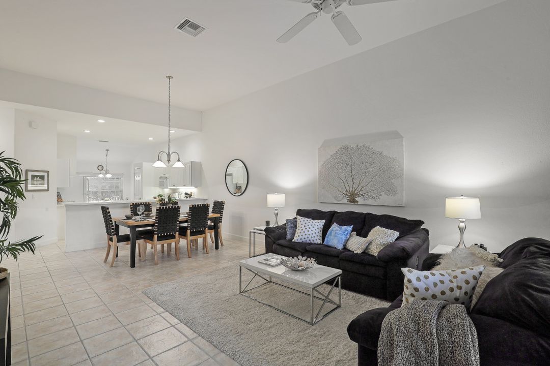 5873 Northridge Dr, Naples, FL 34110