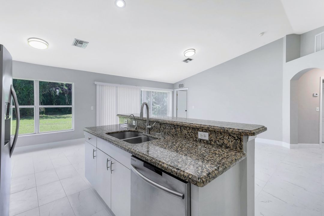 3521 NE 17th Pl, Cape Coral, FL 33909