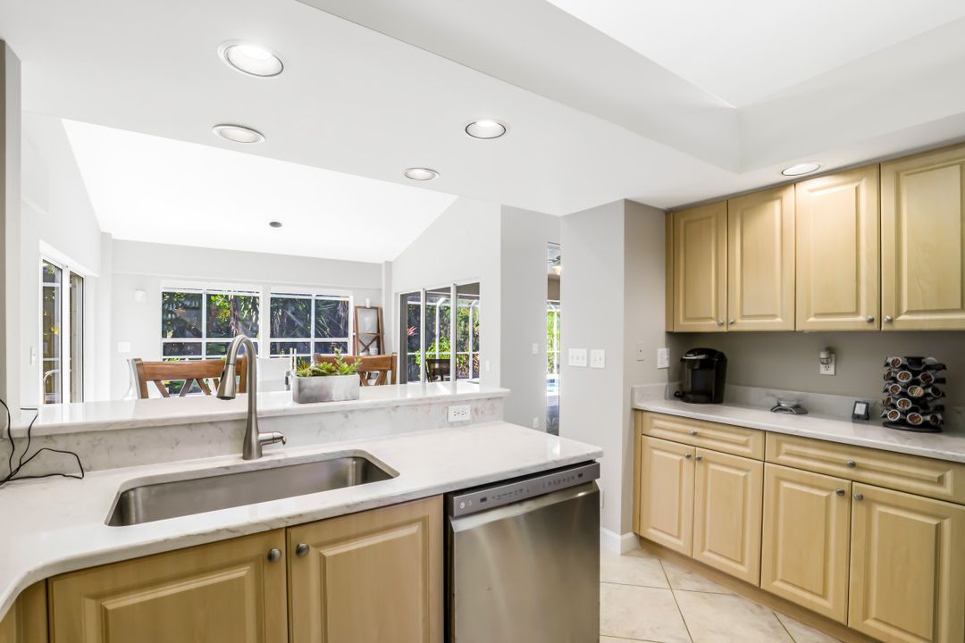 1517 Kenridge Pl, Naples, FL 34104