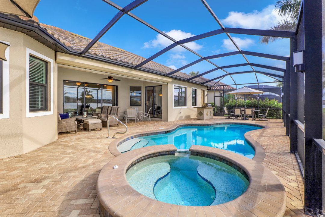 10066 Biscayne Bay Ln, Naples, FL 34120