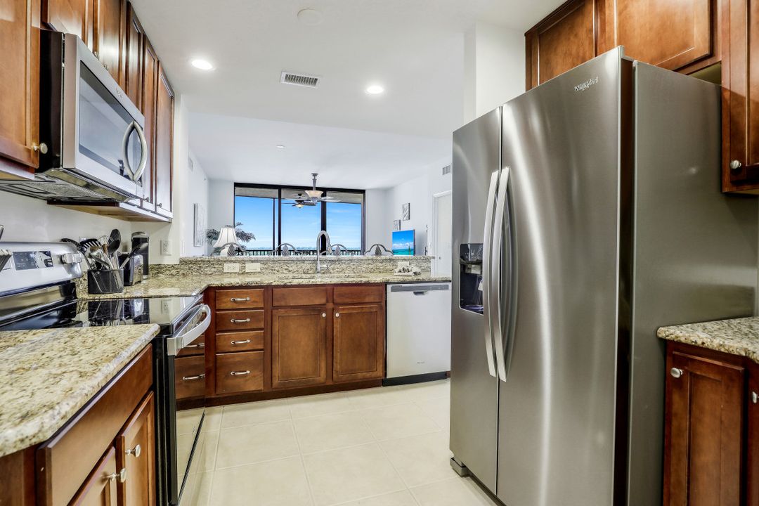 5793 Cape Harbour Dr #916, Cape Coral, FL 33914