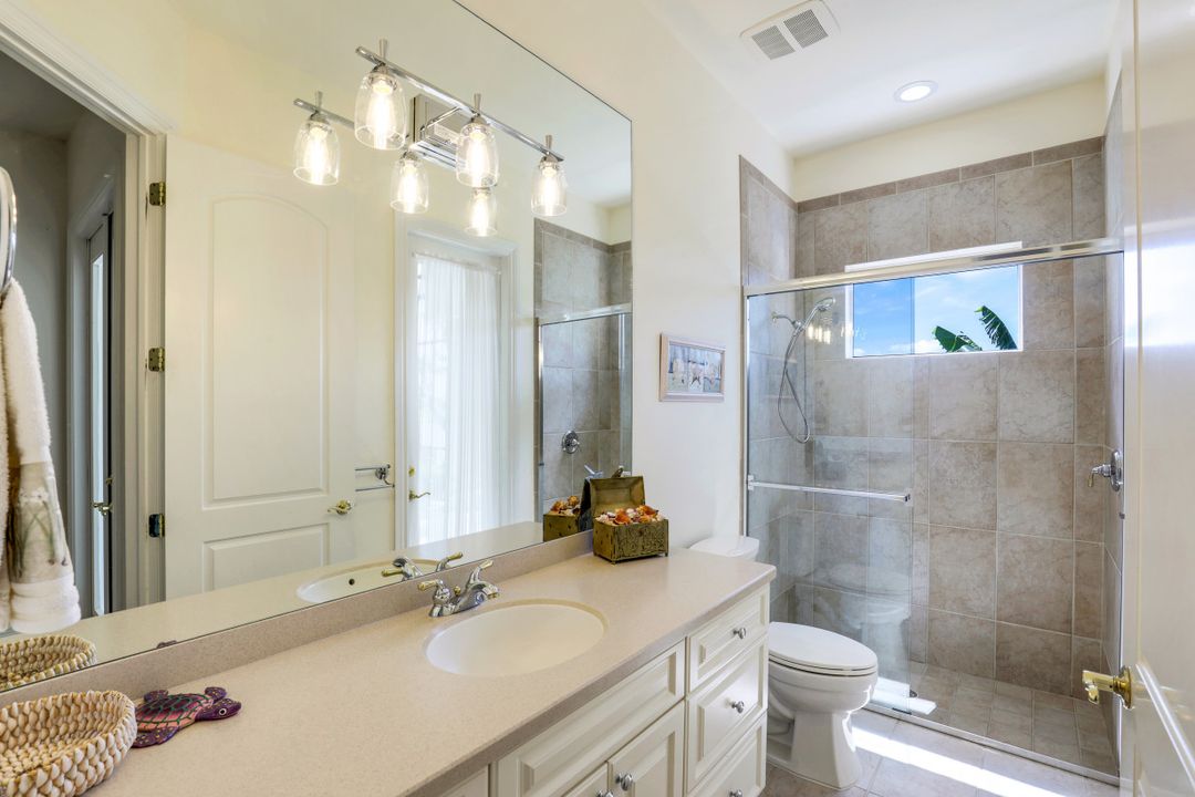 5958 Amberwood Dr, Naples, FL 34110