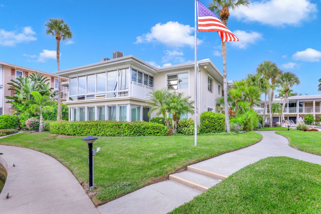 344 Harbour Dr, Naples, FL 34103