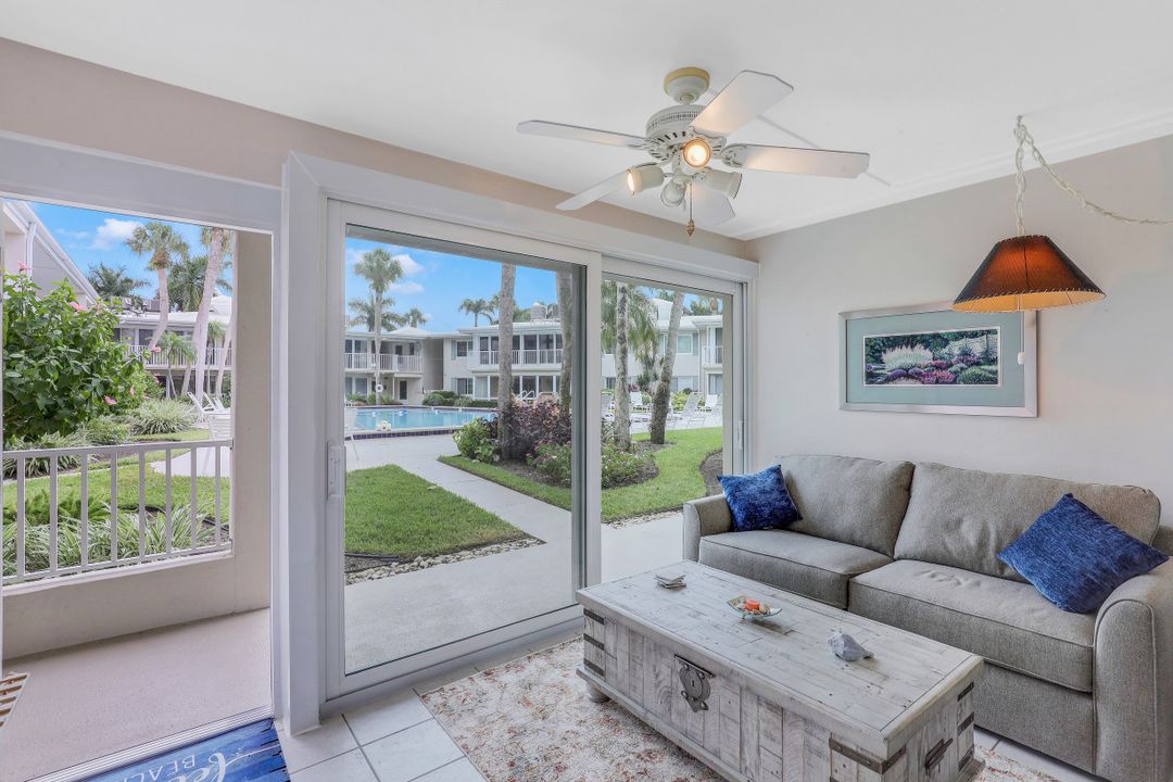 344 Harbour Dr, Naples, FL 34103
