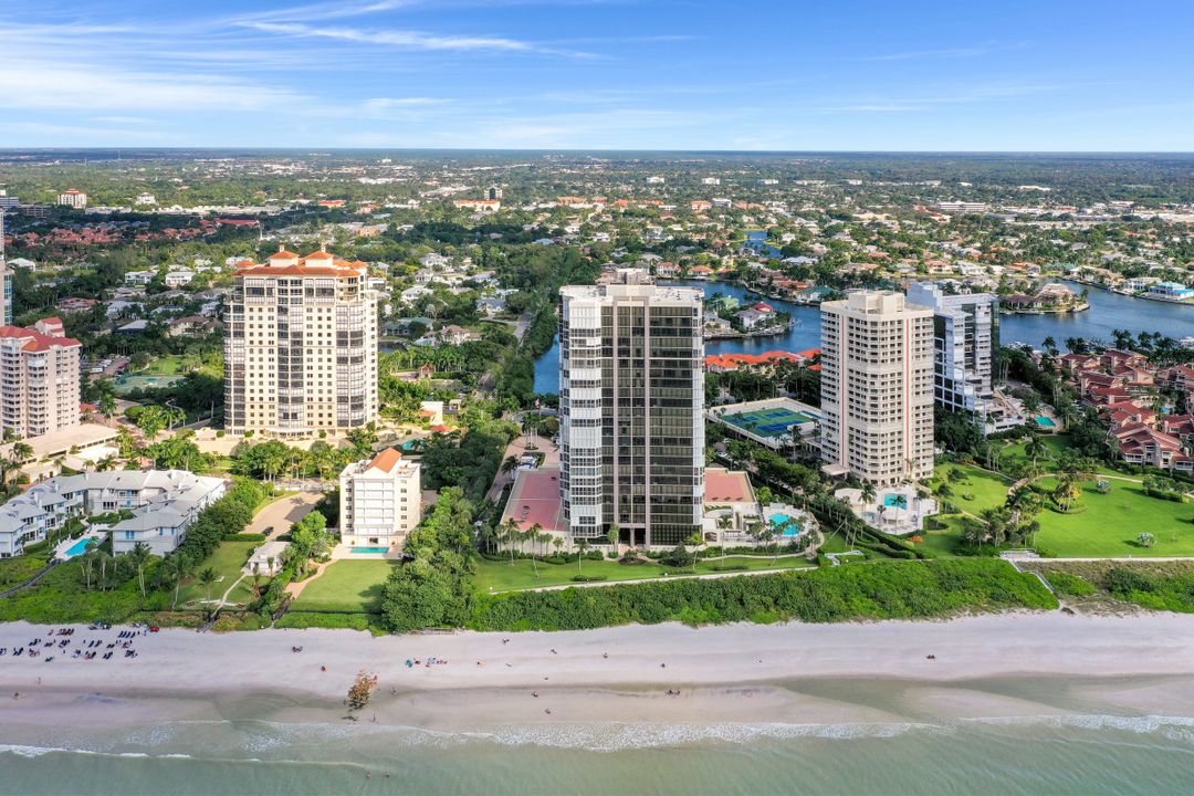 4951 Gulf Shore Blvd #302, Naples, FL 34103