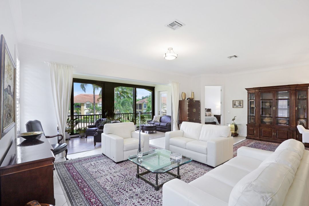 5001 Maxwell Cir #201, Naples, FL 34105