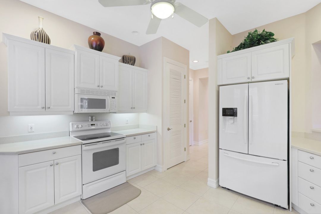 5005 Maxwell Cir #102, Naples, FL 34105