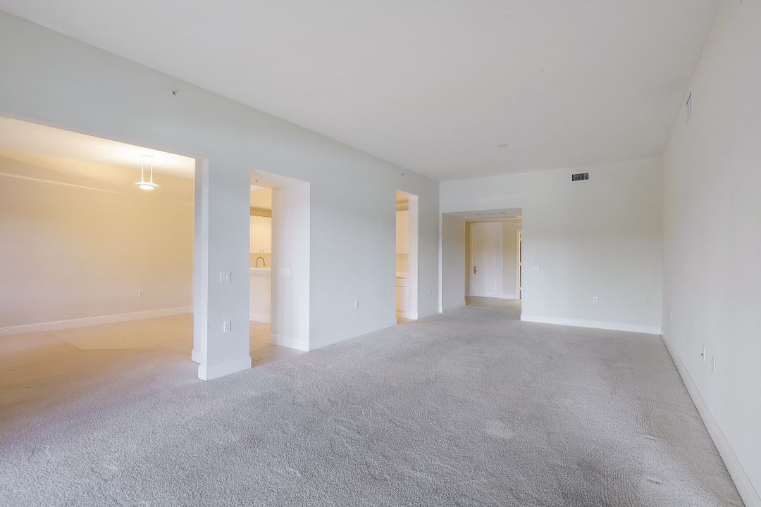 9234 Campanile Cir #102, Naples, FL 34114