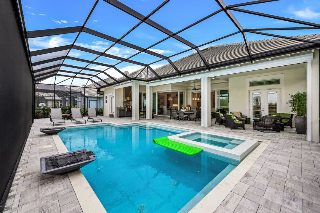6231 Megans Bay Dr, Naples, FL 34112