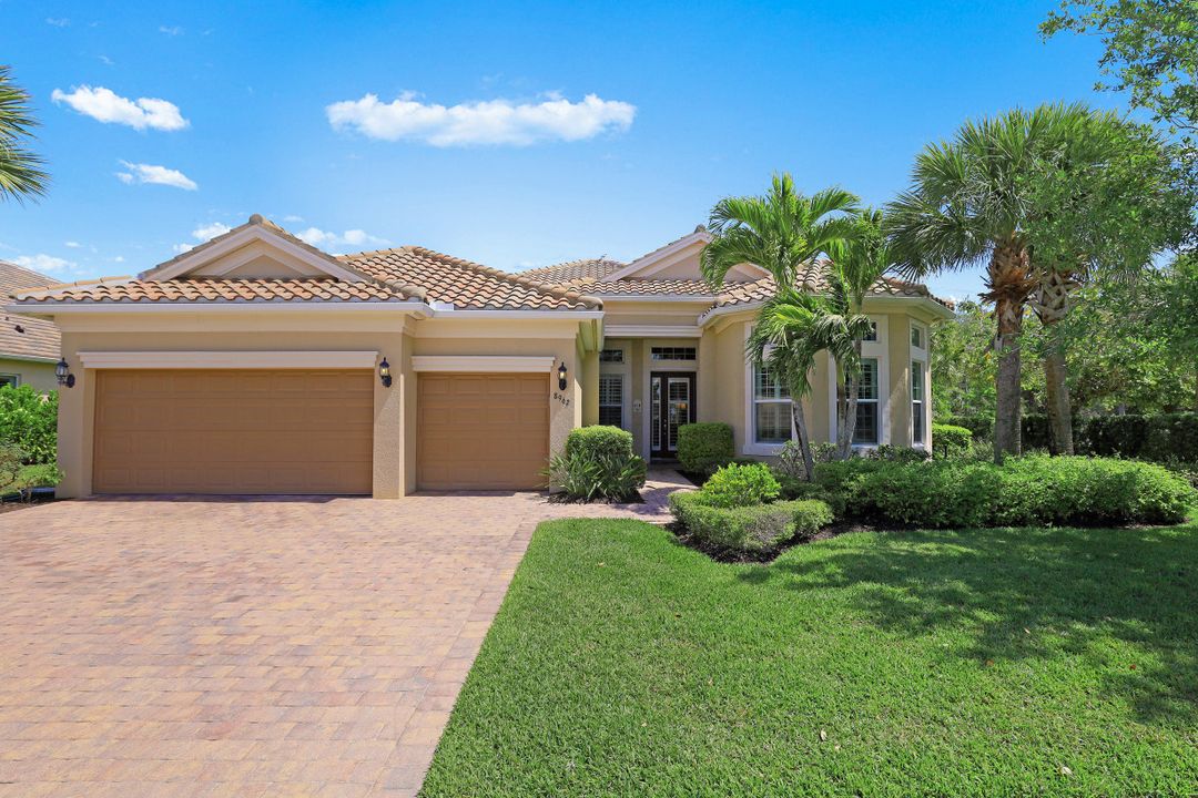 8962 Quarry Dr, Naples, FL 34120
