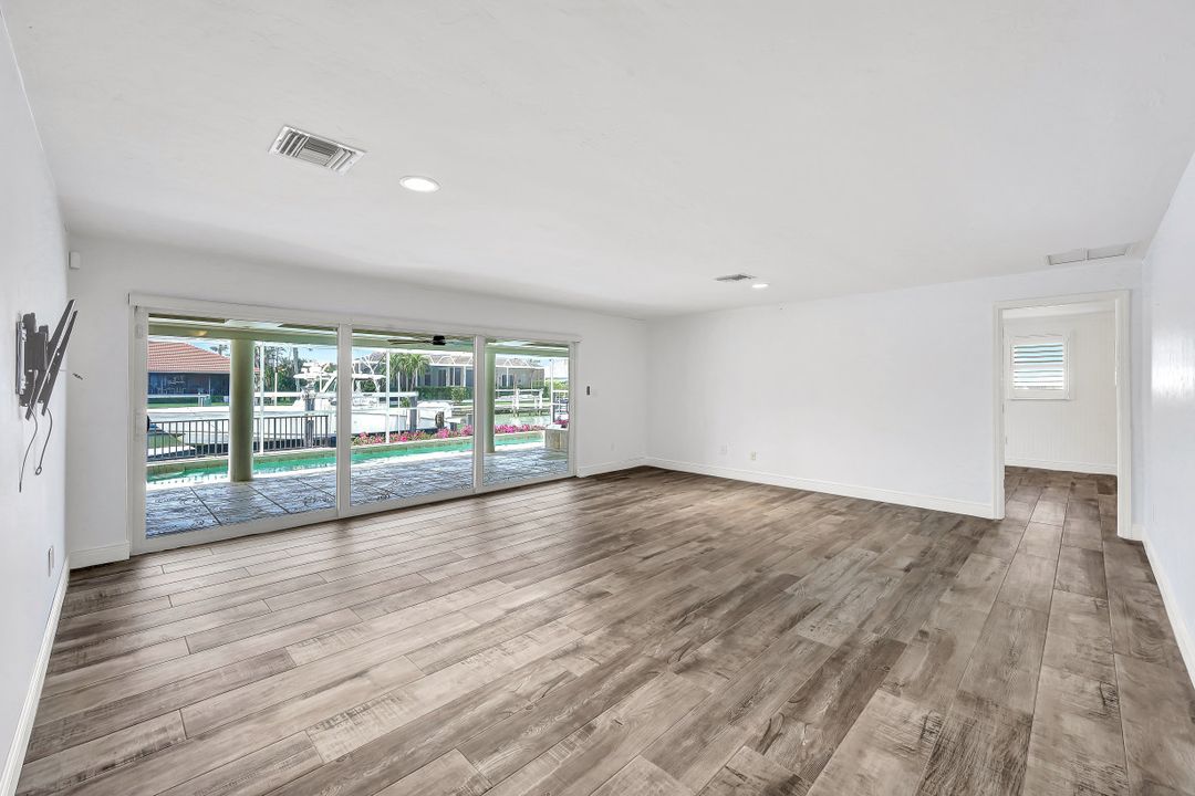 318 Polynesia Ct, Marco Island, FL 34145