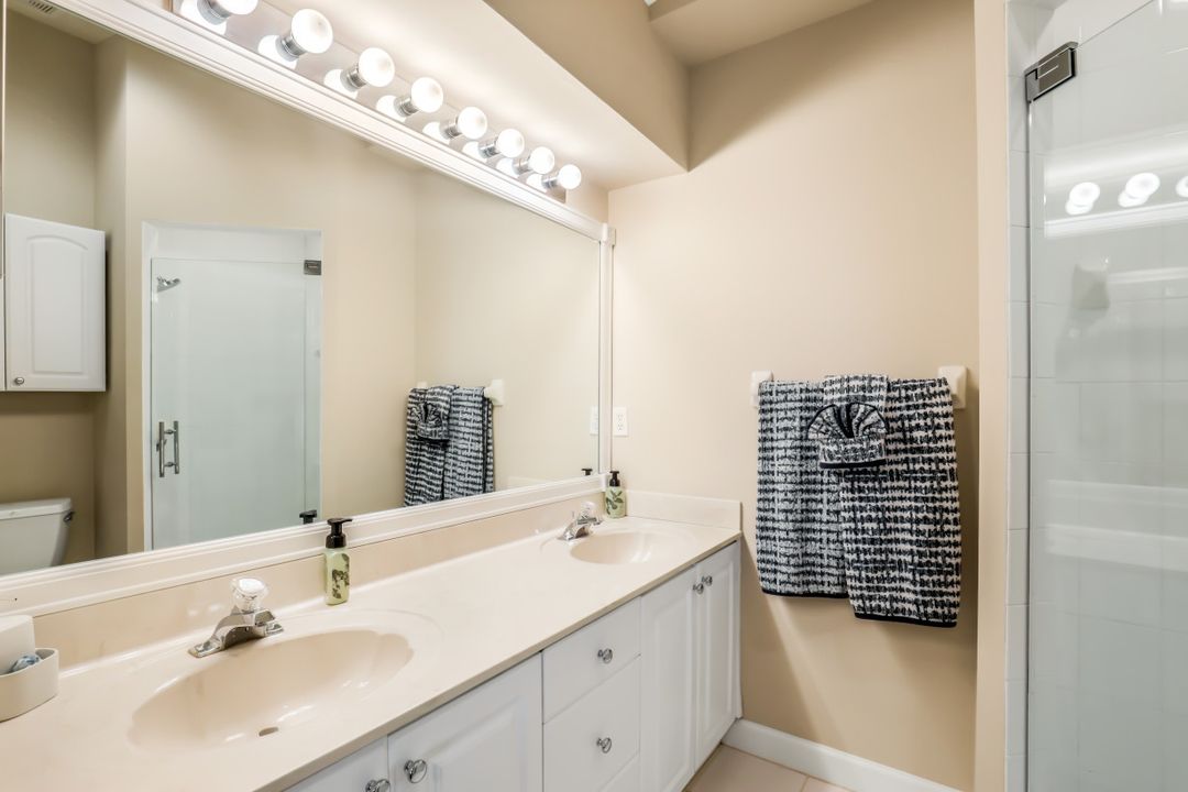 1517 Kenridge Pl, Naples, FL 34104