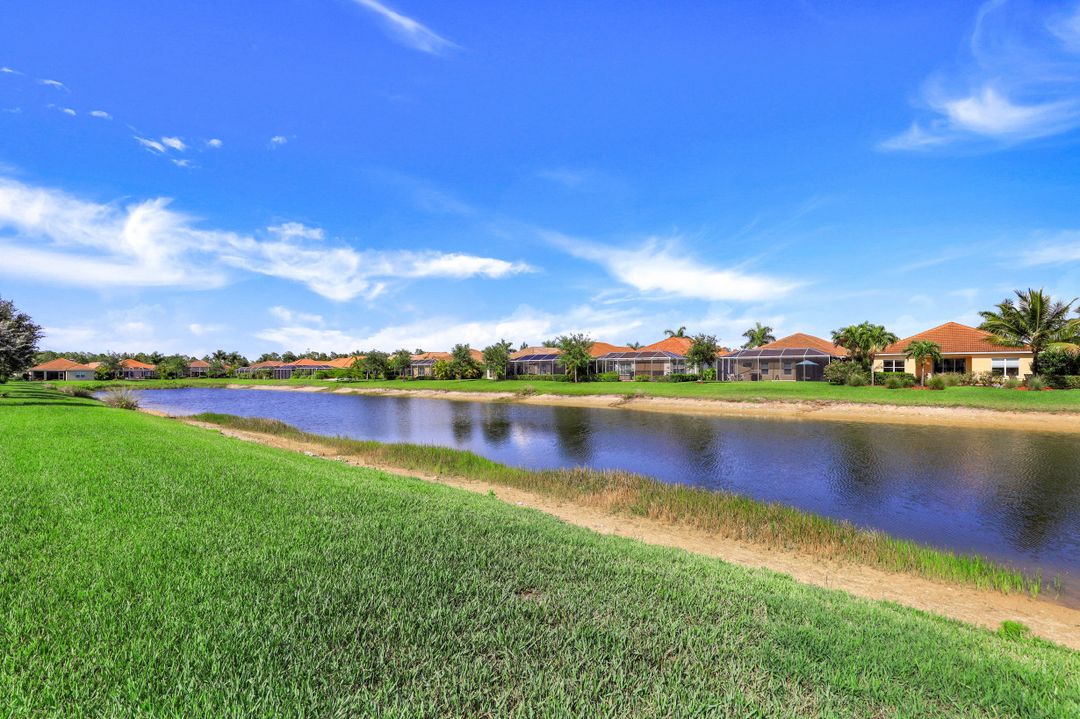 14528 Grapevine Dr, Naples, FL 34114