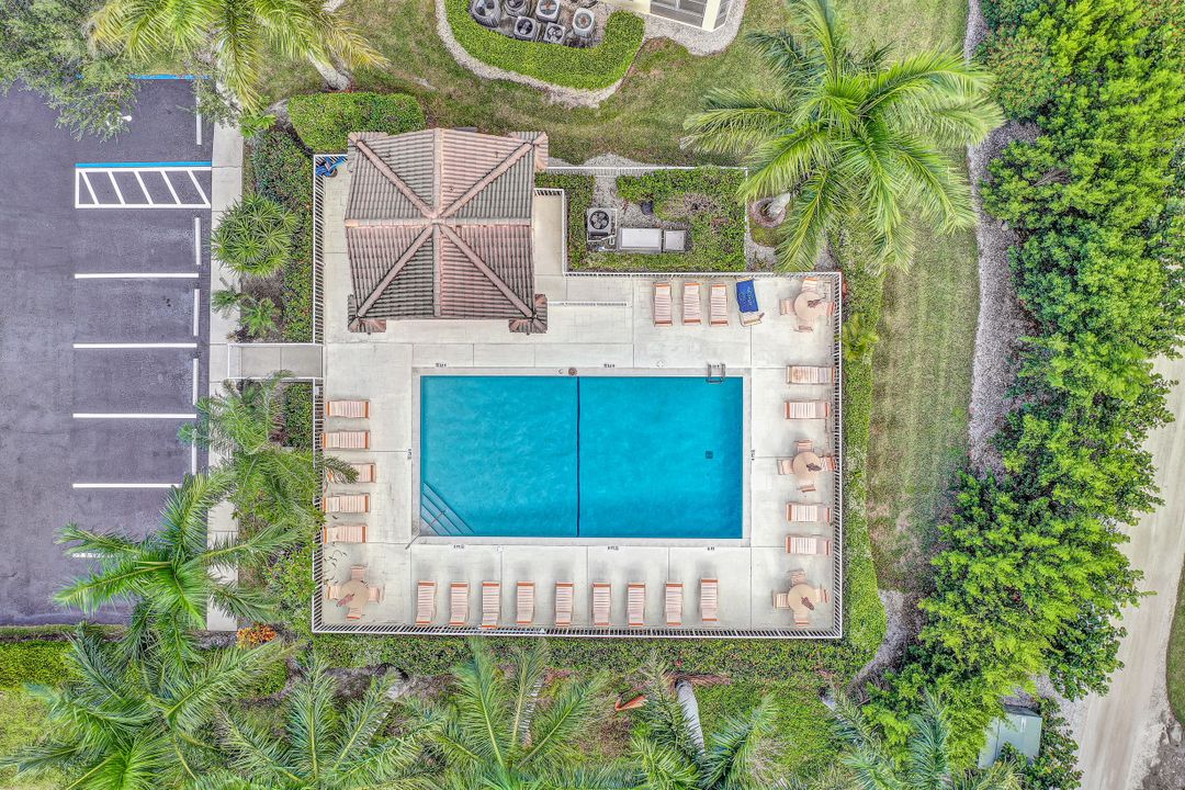 1006 Mainsail Dr #222, Naples, FL 34114