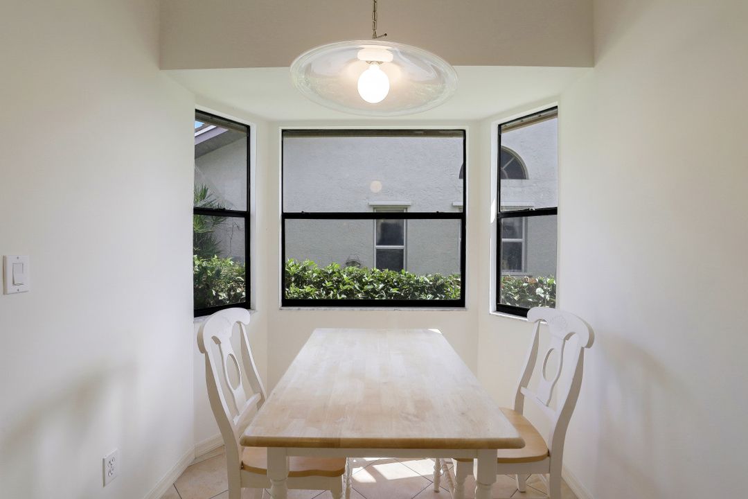 158 St James Way, Naples, FL 34104