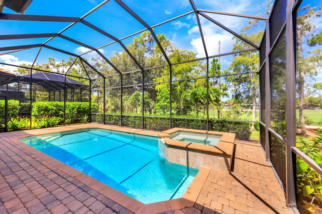 7375 Lantana Cir, Naples, FL 34119