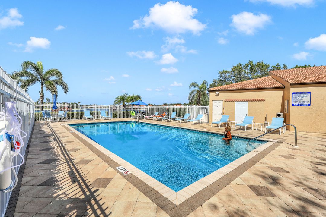 810 New Waterford Dr #201, Naples, FL 34104