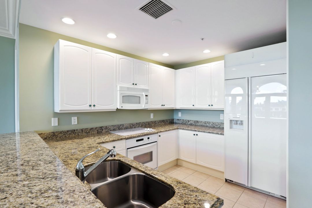 900 5th Ave S #301, Naples, FL 34102