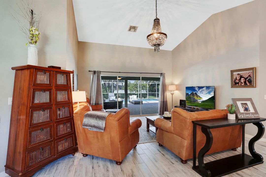 7359 Stonegate Dr, Naples, FL 34109