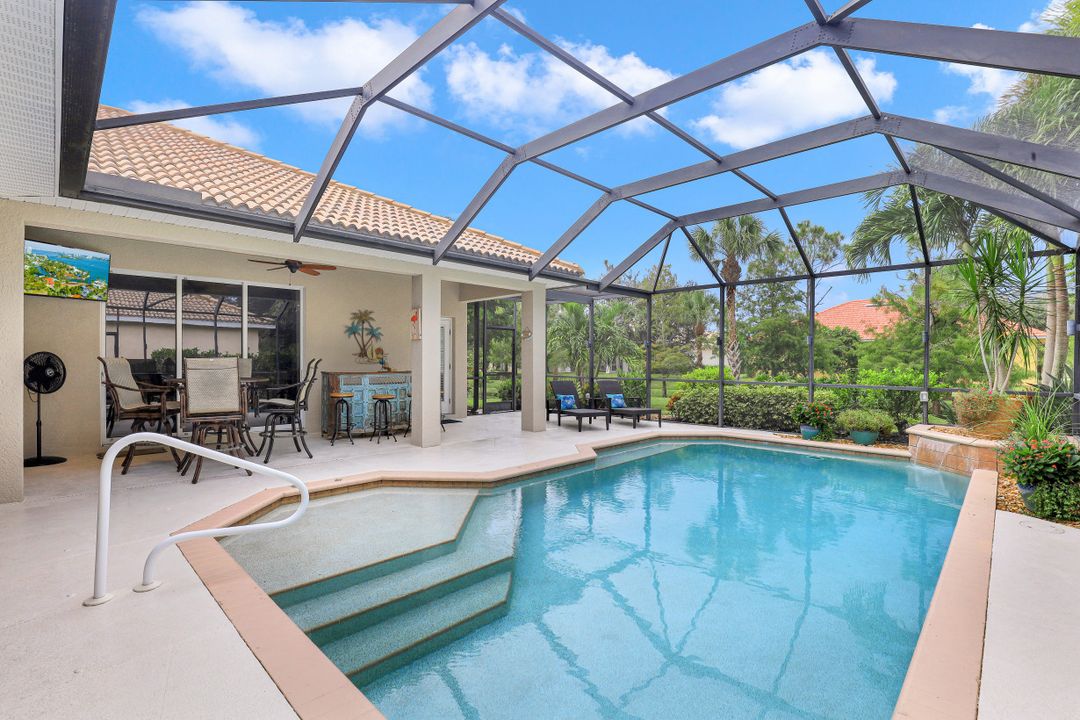 10621 Sir Michaels Pl Dr, Bonita Springs, FL 34135