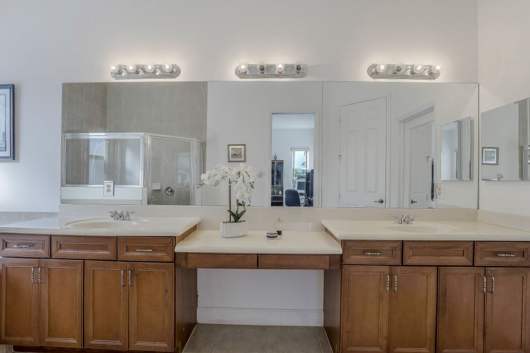 1985 Par Dr, Naples, FL 34120