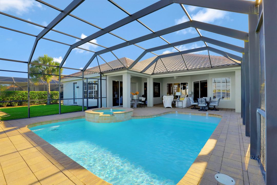 8761 Hideaway Harbor Ct, Naples, FL 34120