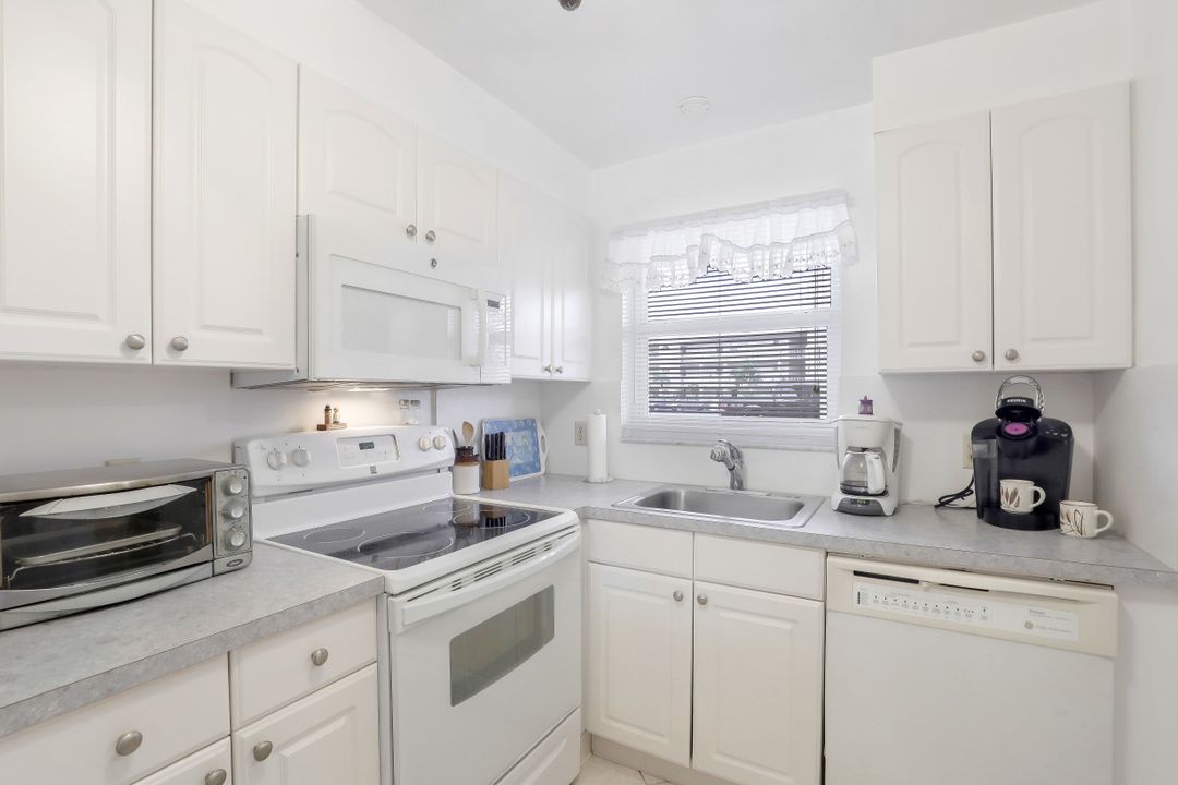 180 Turtle Lake Ct #103, Naples, FL 34105