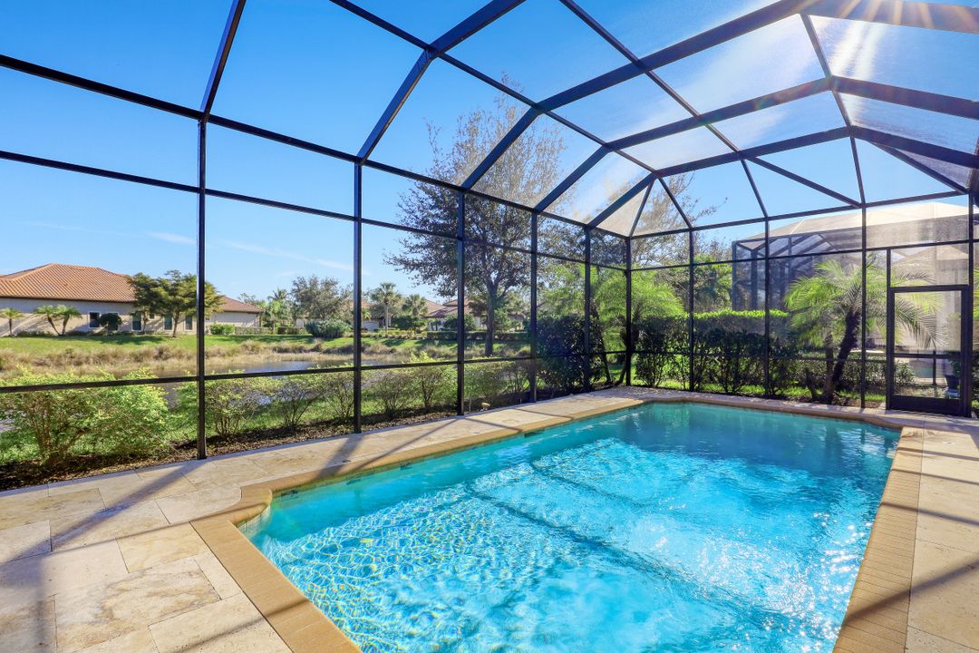 7247 Lantana Cir, Naples, FL 34119