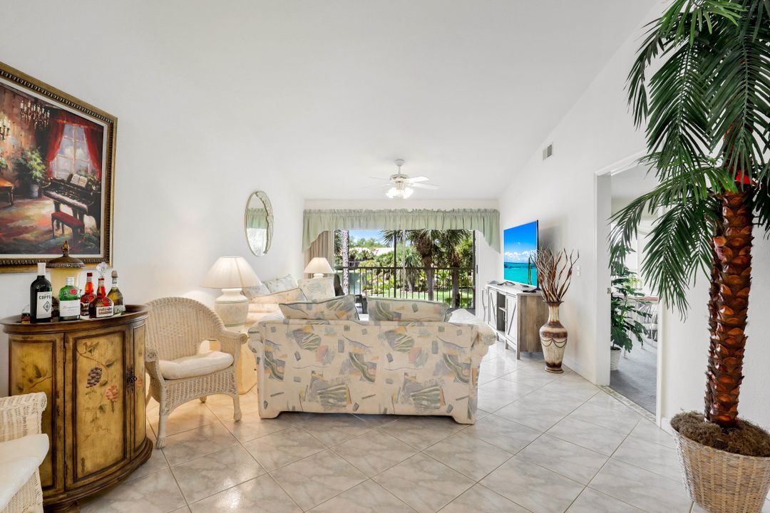 2420 Hidden Lake Dr #1006, Naples, FL 34112