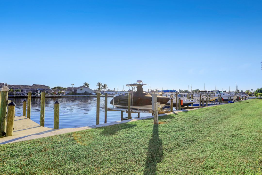 370 Stella Maris Dr N #2503, Naples, FL 34114