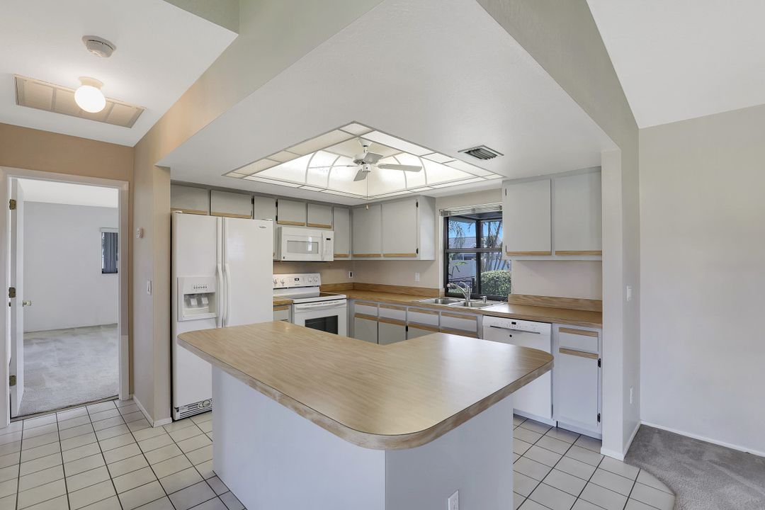 924 SE 15th St, Cape Coral, FL 33990