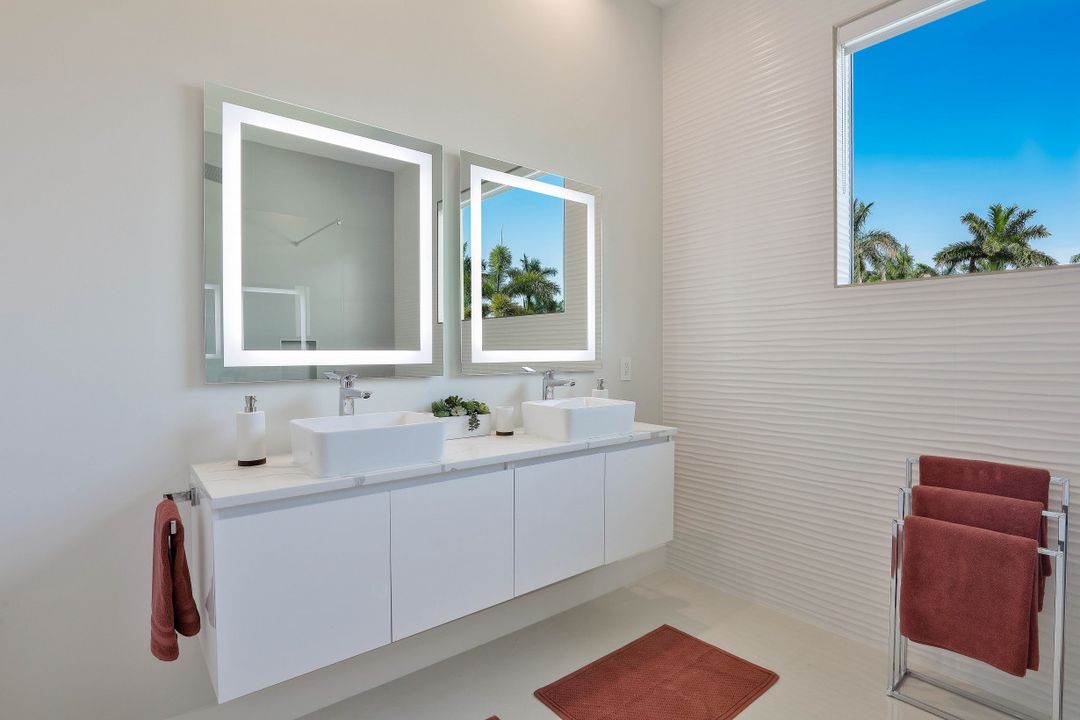 5232 Seminole Ct, Cape Coral, FL 33904