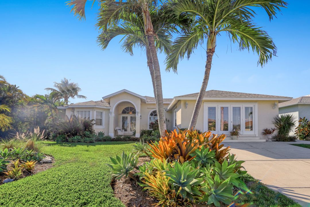 708 Seagrape Dr, Marco Island, FL 34145