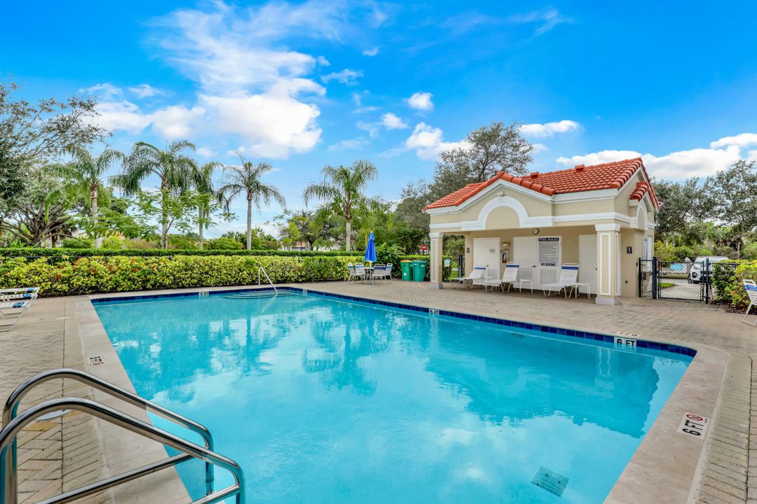 5060 Cedar Springs Dr #102, Naples, FL 34110