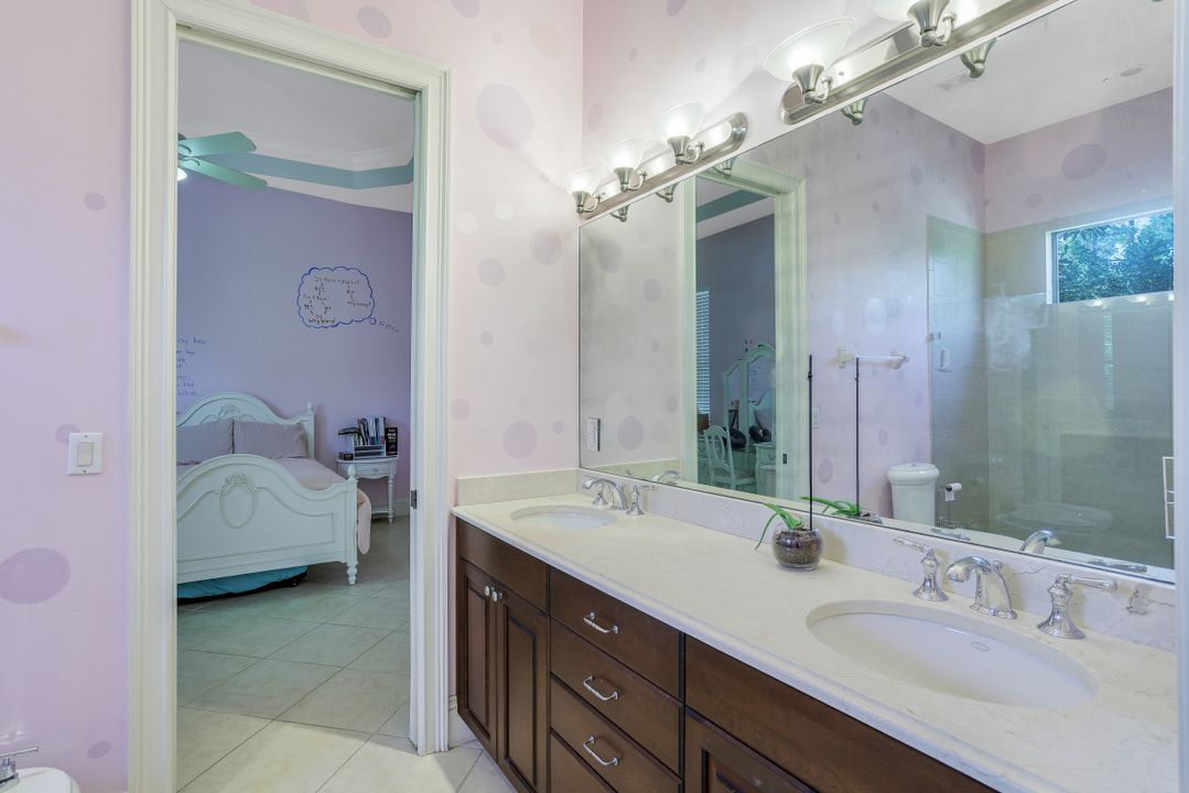 3645 7th Ave NW, Naples, FL 34120