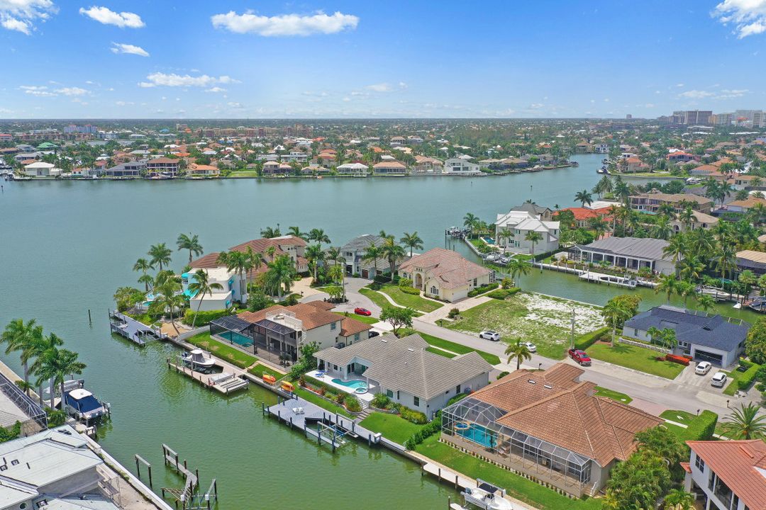 470 Maunder Ct, Marco Island, FL 34145