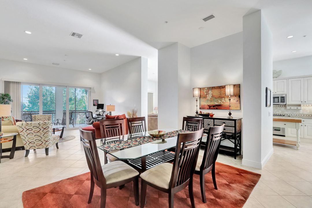 9243 Tesoro Ln #204, Naples, FL 34114