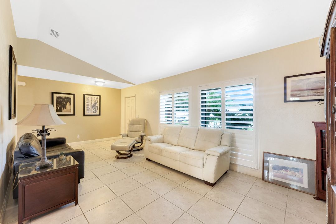 5 SE 20th Pl, Cape Coral, FL 33990
