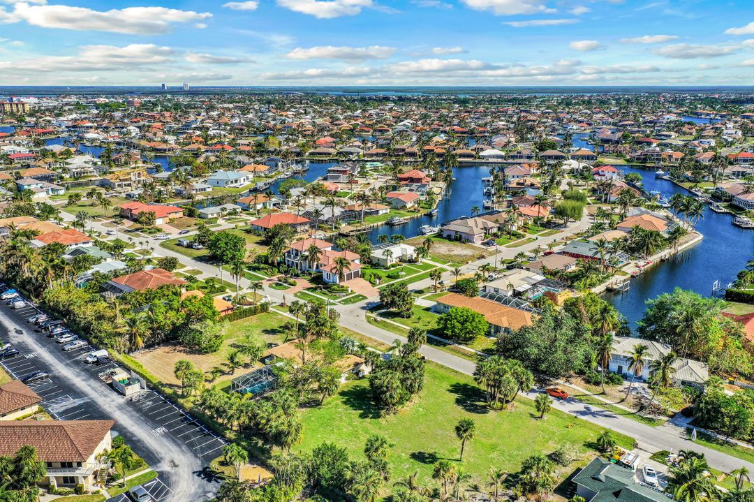 122 Greenbrier St, Marco Island, FL 34145