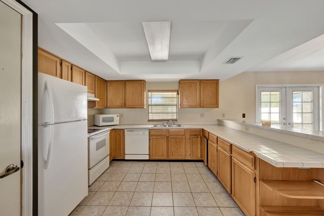 2222 NW 2nd St, Cape Coral, FL 33993