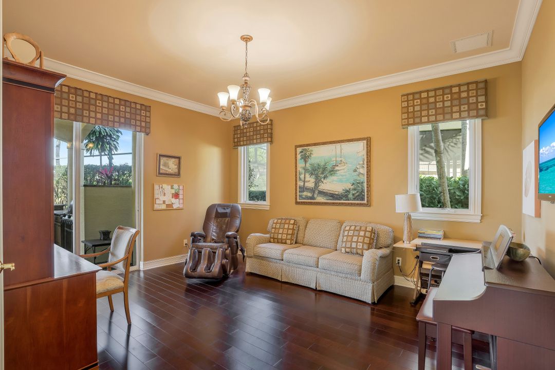 7417 Treeline Dr, Naples, FL 34119