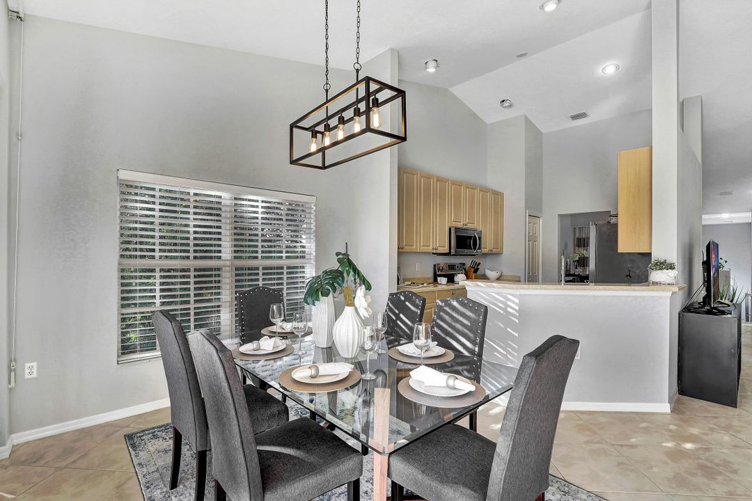 6325 Lexington Ct, Naples, FL 34110