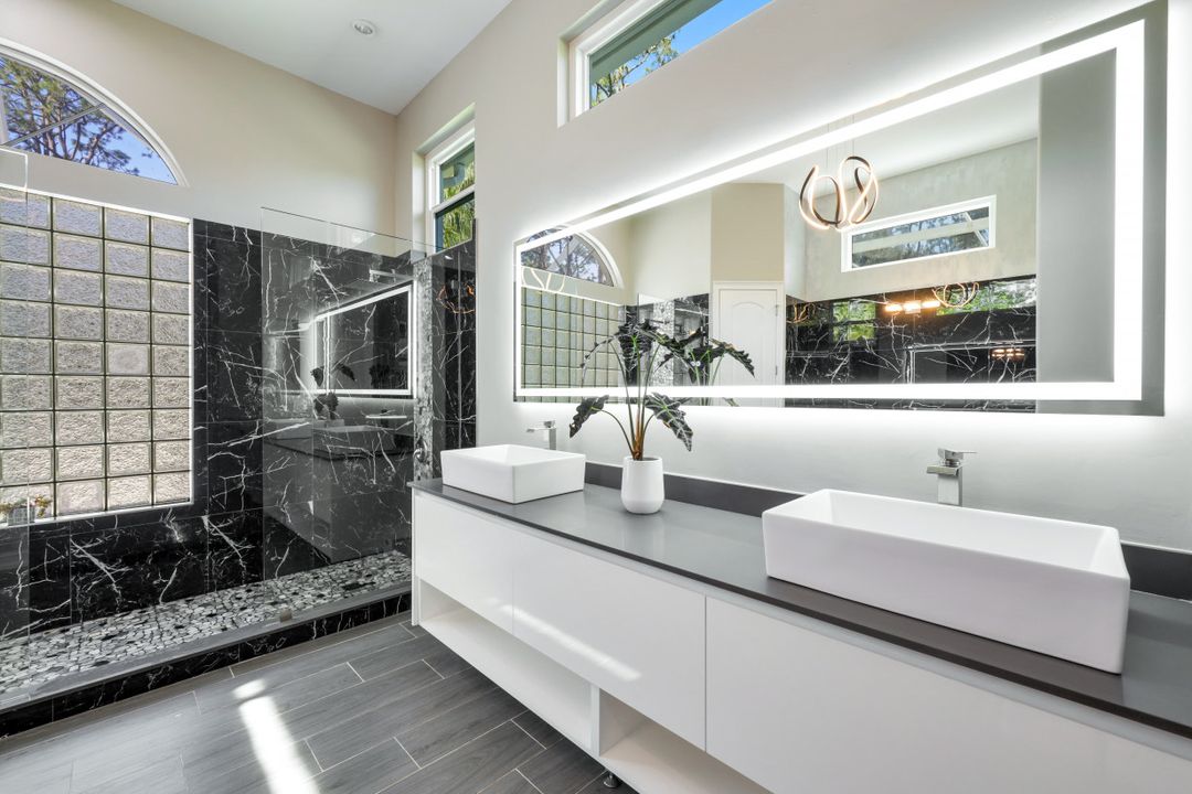 4055 1st Ave SW, Naples, FL 34119