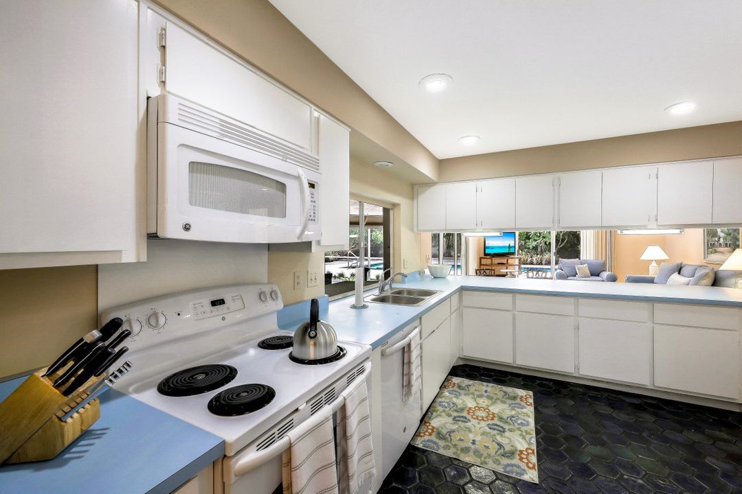 280 S Golf Dr, Naples, FL 34102