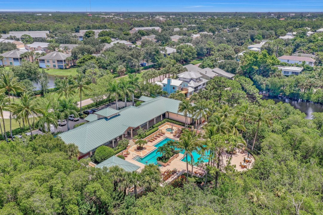 445 Cove Tower Dr #902, Naples, FL 34110