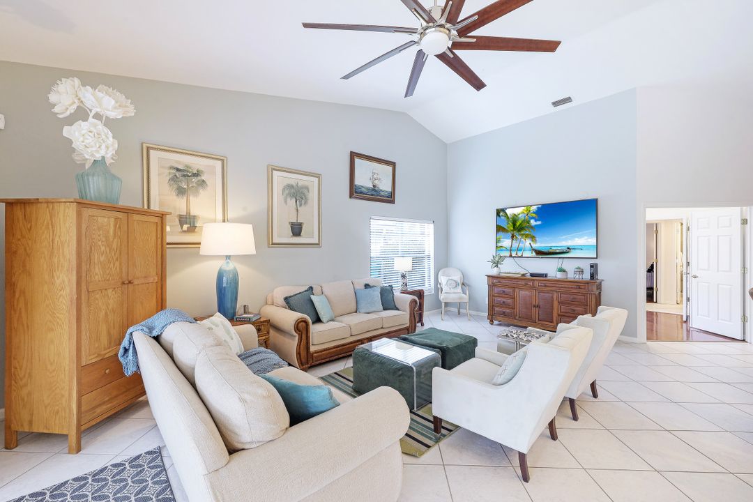 6485 Autumn Woods Blvd, Naples, FL 34109