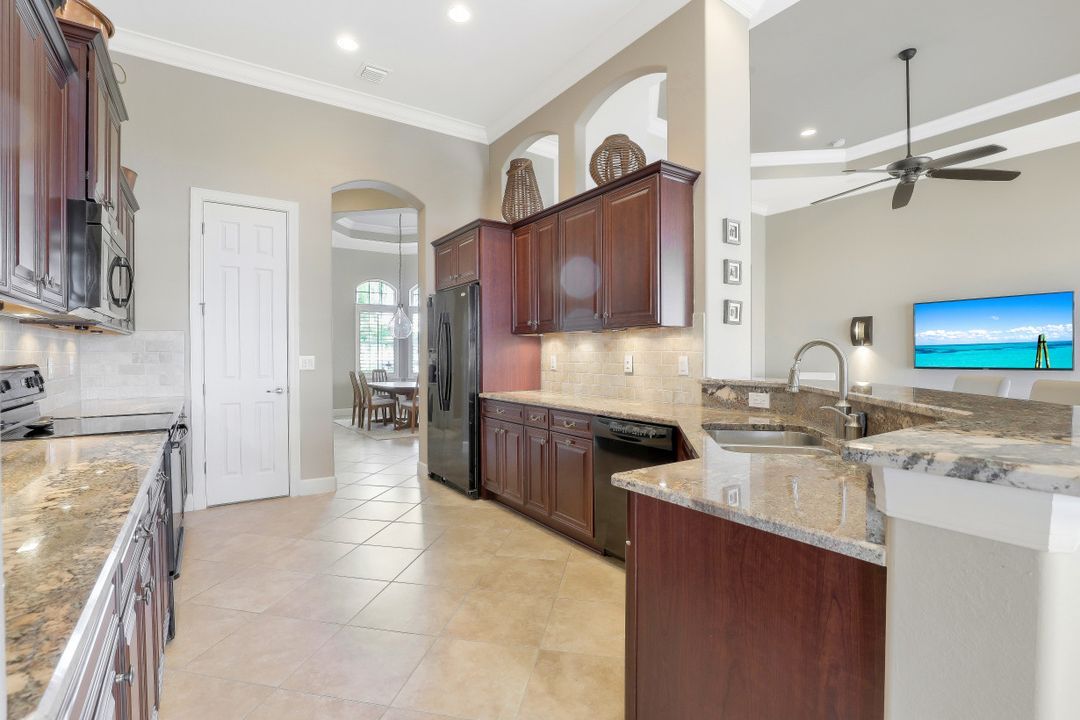 9424 Copper Rock Ct, Naples, FL 34120