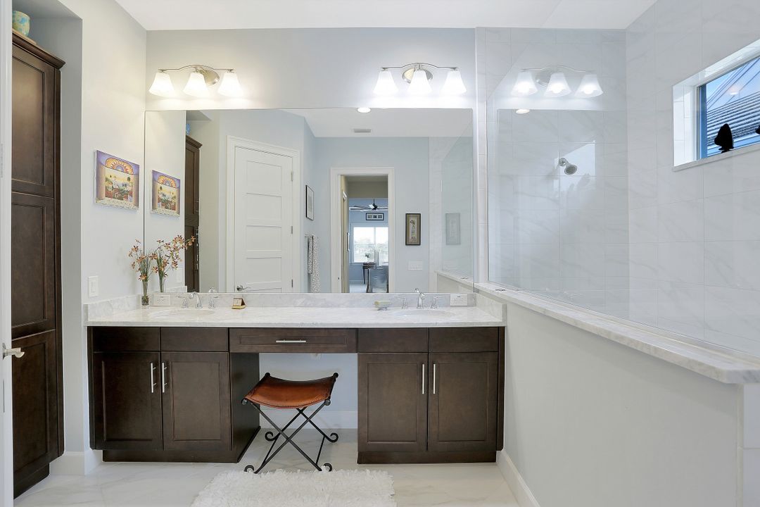 6462 Warwick Ave, Naples, FL 34113