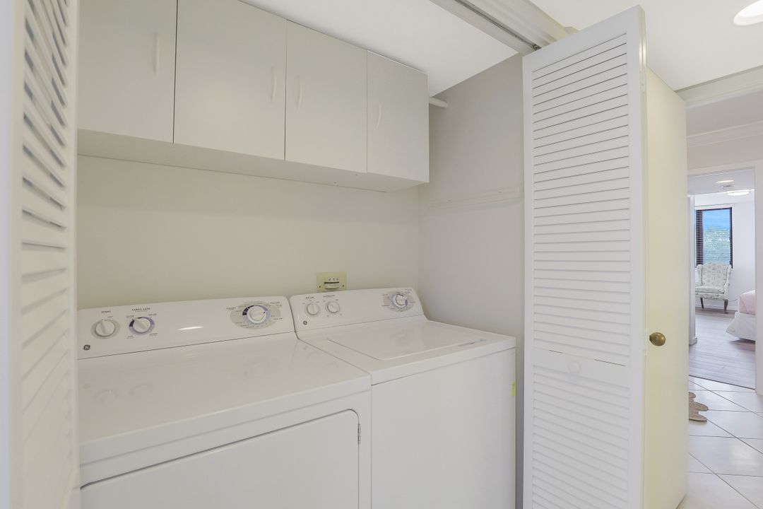 5555 Heron Point Dr #402, Naples, FL 34108